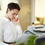 Comment basculer vers le thème d’arrière-plan sombre sous Windows (10 et 11) ?