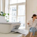 Comment basculer vers le thème d’arrière-plan sombre sous Windows (10 et 11) ?